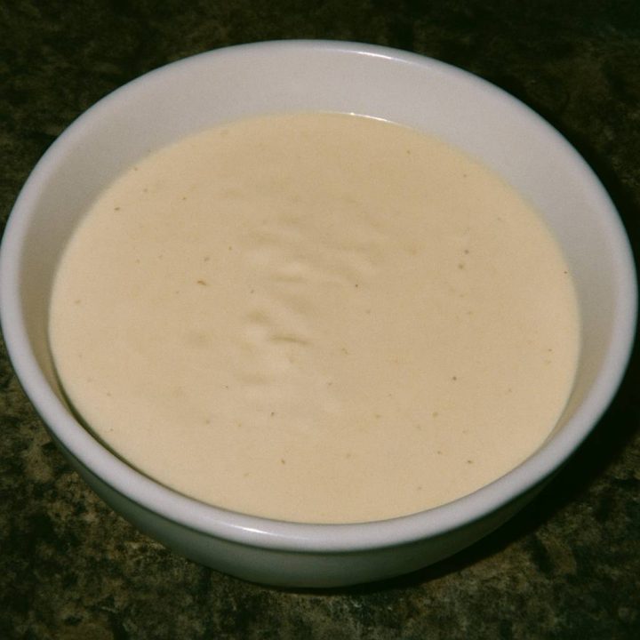 Easy, Homemade Olive Garden Alfredo Sauce (Copycat Recipe)